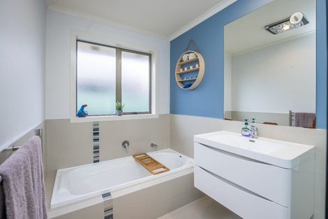 Photo of property in 17 Whitford Place, Rototuna North, Hamilton, 3210