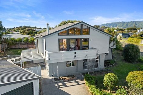 Photo of property in 63 Ngapaki Street, Waikanae Beach, Waikanae, 5036