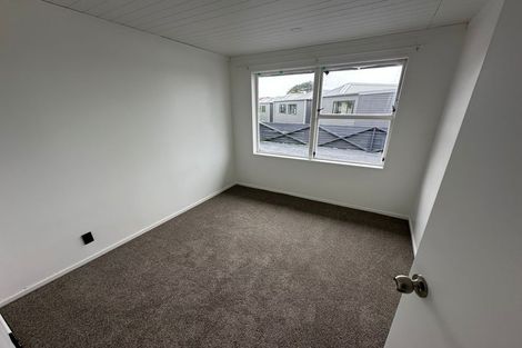 Photo of property in 45 Hobsonville Road, West Harbour, Auckland, 0618