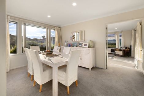 Photo of property in 5 Seabreeze Place, Papamoa Beach, Papamoa, 3118