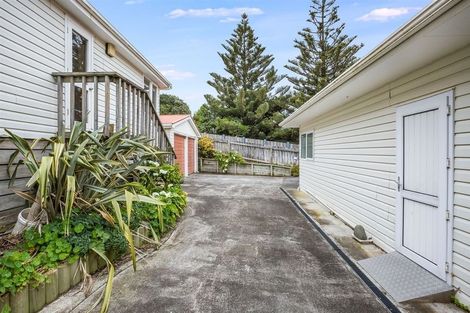 Photo of property in 13 Sunset Parade, Plimmerton, Porirua, 5026