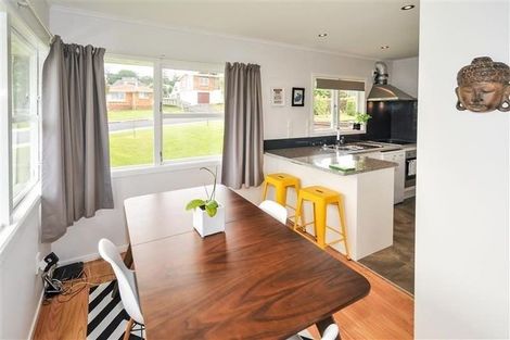 Photo of property in 3 Wykeham Place, Glenfield, Auckland, 0629