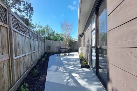 Photo of property in 1/865 Beach Road, Waiake, Auckland, 0630