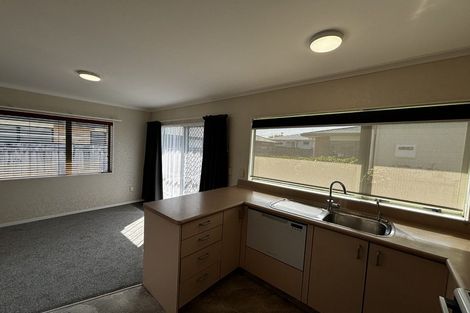 Photo of property in 2/219 Mangorei Road, Merrilands, New Plymouth, 4312