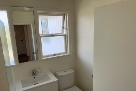 Photo of property in 2/164 Forrest Hill Road, Forrest Hill, Auckland, 0620