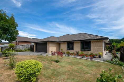 Photo of property in 16 Weka Place, Picton, 7220