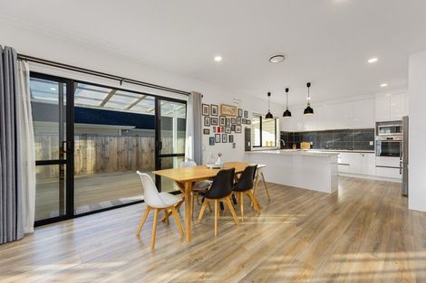 Photo of property in 33 Johns Creek Crescent, Silverdale, 0932