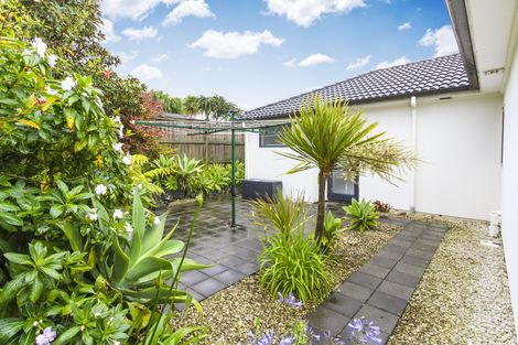 Photo of property in 28 Carnelian Court, Westgate, Auckland, 0614