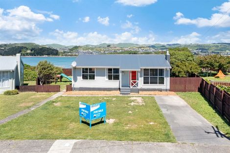 Photo of property in 31 Whanga Crescent, Titahi Bay, Porirua, 5022