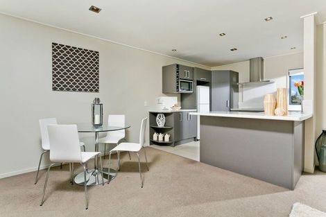 Photo of property in 229a Wairau Road, Totara Vale, Auckland, 0627