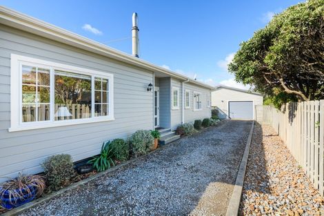 Photo of property in 32 Kent Avenue, Waitarere Beach, Levin, 5510