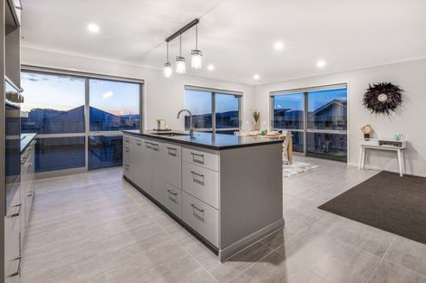 Photo of property in 7 Weatherdeck Close, Whitby, Porirua, 5024