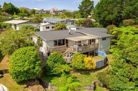Photo of property in 32 Vista Crescent, Maoribank, Upper Hutt, 5018