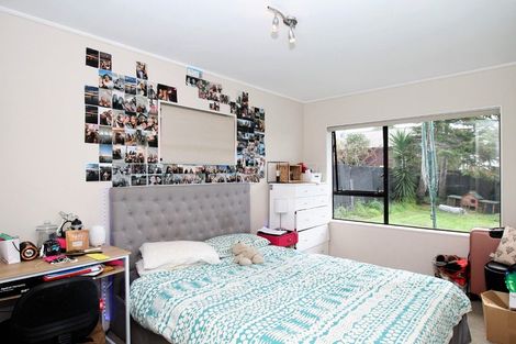 Photo of property in 8 La Perouse Street, Botany Downs, Auckland, 2010