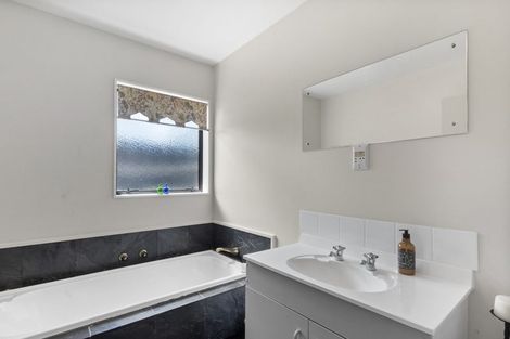 Photo of property in 12b Taylor Terrace, St Andrews, Hamilton, 3200