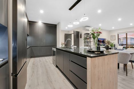 Photo of property in 22 Takurua Terrace, Orewa, 0931