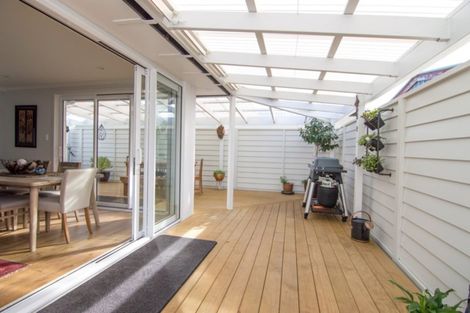 Photo of property in 4 Redwood Grove, Hokowhitu, Palmerston North, 4410