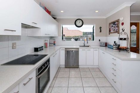 Photo of property in 2/70 Drake Street, Howick, Auckland, 2014