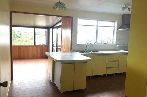 Photo of property in 3 Lavery Place, Sunnynook, Auckland, 0632