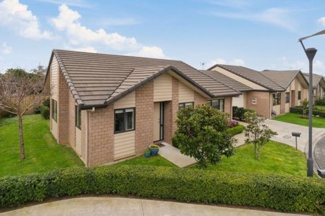 Photo of property in 26 Royalle Mews, Botany Downs, Auckland, 2010