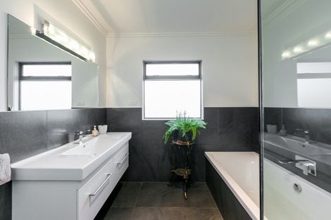 Photo of property in 116 Kent Terrace, Taradale, Napier, 4112