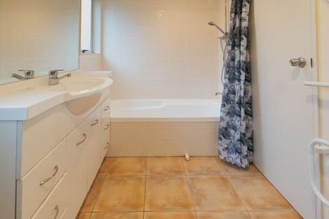 Photo of property in 2/114 Gowing Drive, Meadowbank, Auckland, 1072