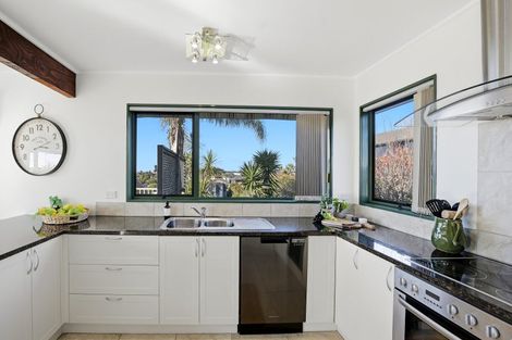 Photo of property in 2/983 Beach Road, Torbay, Auckland, 0630