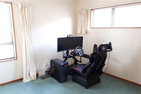 Photo of property in 1a Romulus Place, Totara Vale, Auckland, 0629