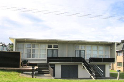Photo of property in 15 Brown Terrace, Foxton Beach, Foxton, 4815