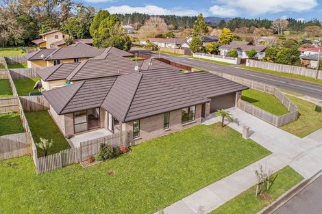 Photo of property in 2 Captain Mitchell Drive, Opaheke, Papakura, 2113