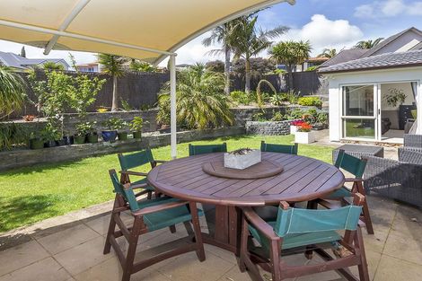 Photo of property in 16 Brooke Ridge Rise, East Tamaki Heights, Auckland, 2016