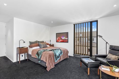 Photo of property in 74 Merivale Lane, Merivale, Christchurch, 8014