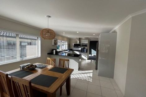 Photo of property in 21 Grabella Place, Papamoa Beach, Papamoa, 3118