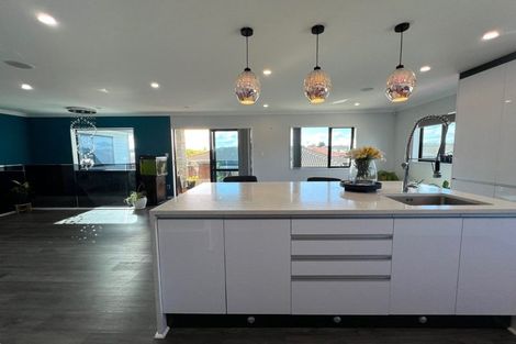 Photo of property in 15 Carn Place, Weymouth, Auckland, 2103