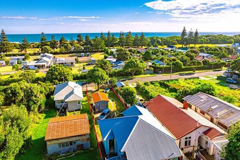 Photo of property in 30 Karaka Street, Castlecliff, Whanganui, 4501