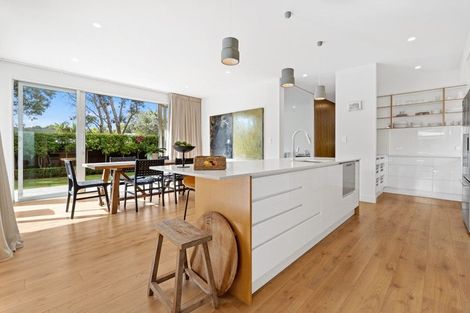 Photo of property in 52 Walton Street, Red Beach, 0932