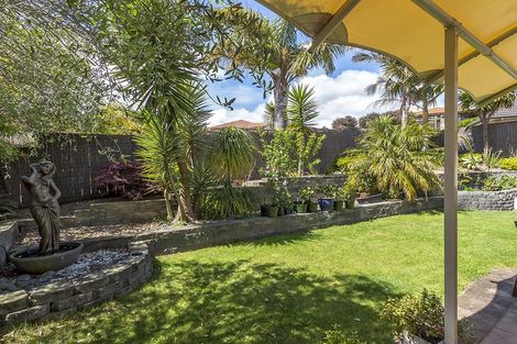 Photo of property in 16 Brooke Ridge Rise, East Tamaki Heights, Auckland, 2016