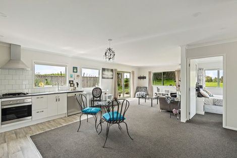 Photo of property in 737 Frankley Road, Hurworth, New Plymouth, 4371