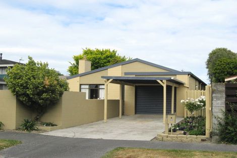 Photo of property in 6 Glenharrow Avenue, Avonhead, Christchurch, 8042
