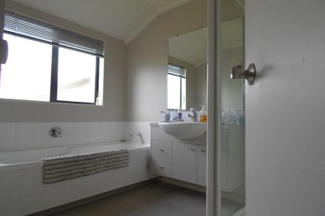 Photo of property in 12 Bellshill Close, Wattle Downs, Auckland, 2103