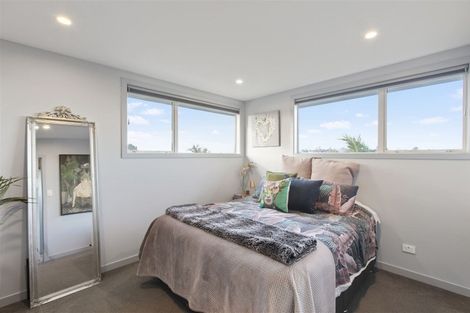 Photo of property in 5 La Perouse Street, Botany Downs, Auckland, 2010