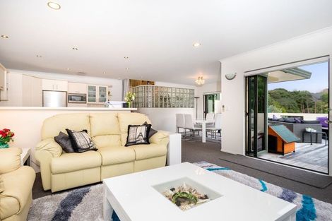 Photo of property in 35 Vermeer Place, West Harbour, Auckland, 0618