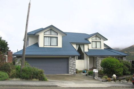 Photo of property in 7 Kapil Grove, Khandallah, Wellington, 6035