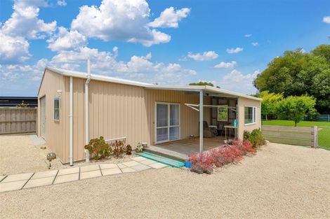 Photo of property in 8 Riverside Way, Amberley, 7410