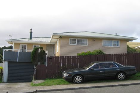 Photo of property in 6 Colchester Crescent, Newlands, Wellington, 6037