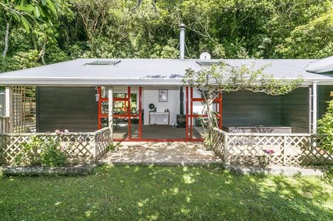 Photo of property in 18 Parsons Glen, Karori, Wellington, 6012