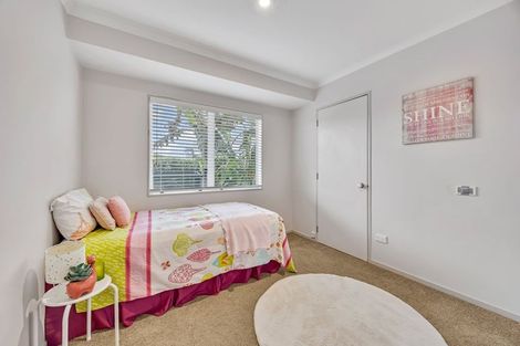Photo of property in 13 Bridgehead Cove, West Harbour, Auckland, 0618