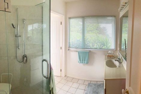 Photo of property in 4 Savoy Road, Orewa, 0931