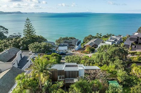 Photo of property in 28 Chelverton Terrace, Red Beach, 0932