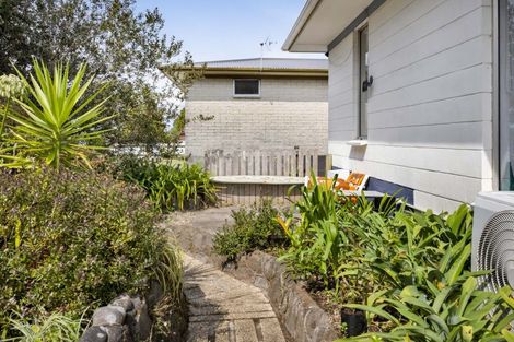 Photo of property in 15 Kauri Street, Inglewood, 4330